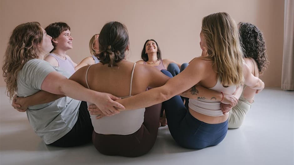 Held(in): Embodied Motherhood Circle in Vienna